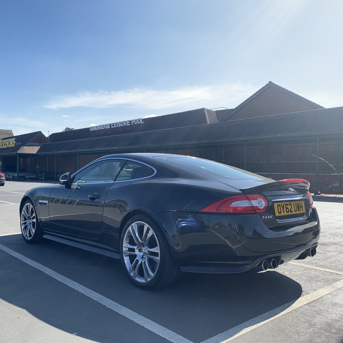 tomlangan's tweet image. Perhaps an #UnpopularOpinion, but I think these XKRs have aged better than the early F-Types... #jaguar #cars