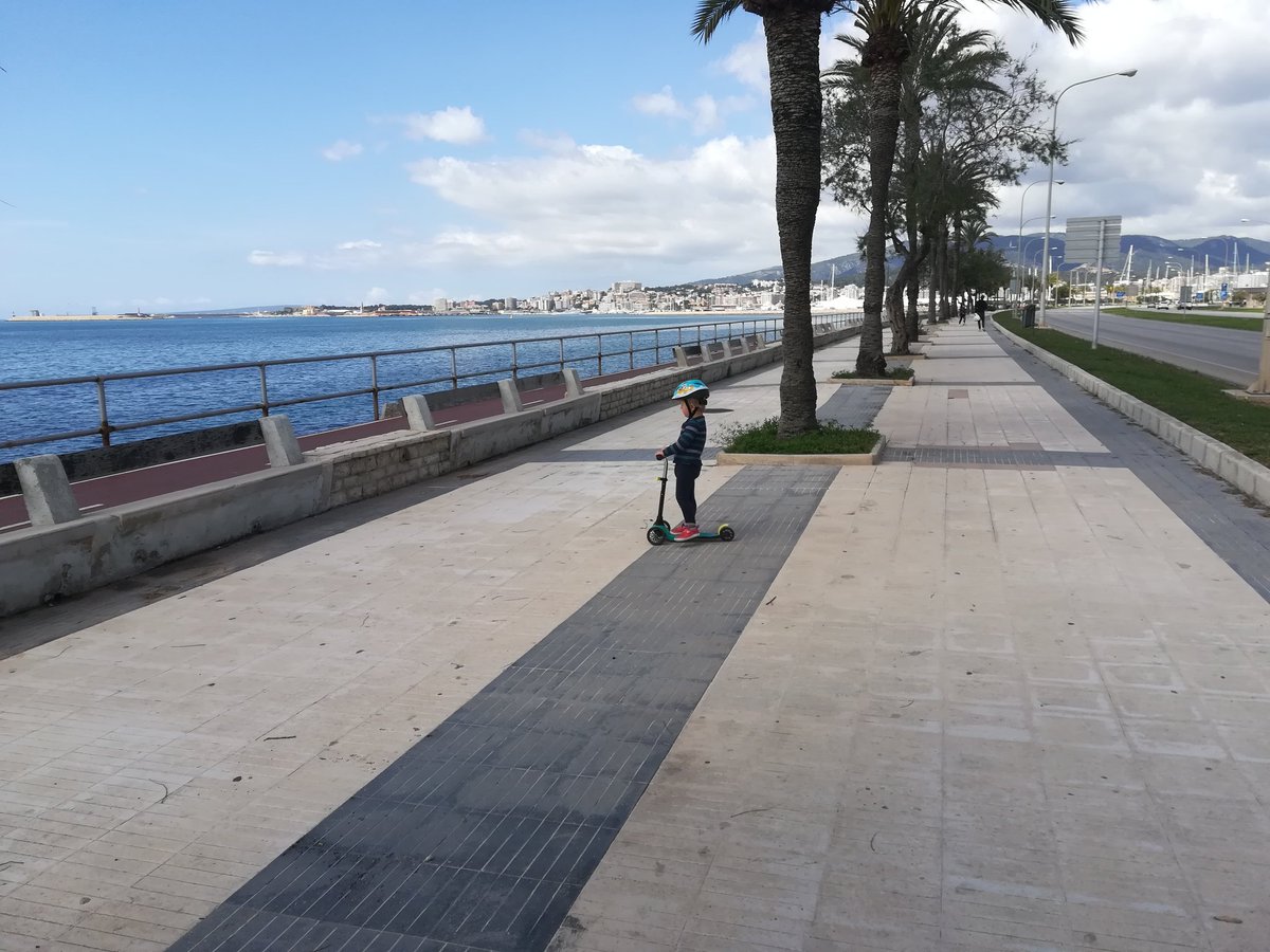 EkBoes's tweet photo. No todo son irresponsables, durante nuestro paseo no hemos visto nada raro y el peque lo ha disfrutado como se merece. #responsables #NinosEnLaCalleYA #Covid_19 #laenvidianoaporta https://t.co/ProigEyakF
