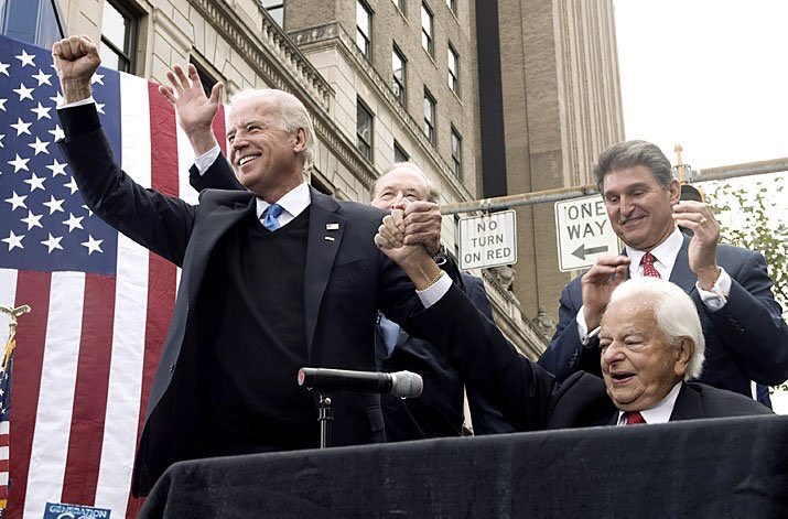 DananaMama's tweet photo. @artkincell @docrocktex26 #Democrats loved KKK Grand Wizard Robt Byrd, especially #JoeBiden In a world of “Social Justice” NOTICE no one gave a sh*t when Dems are #Racist
Even #Virginia Gov @RalphNortham got a pass after his KKK/Black Face A$$ was exposed #FireNortham
#DemExit
#MeTooUnlessItsBiden https://t.co/8cvg0NUClu