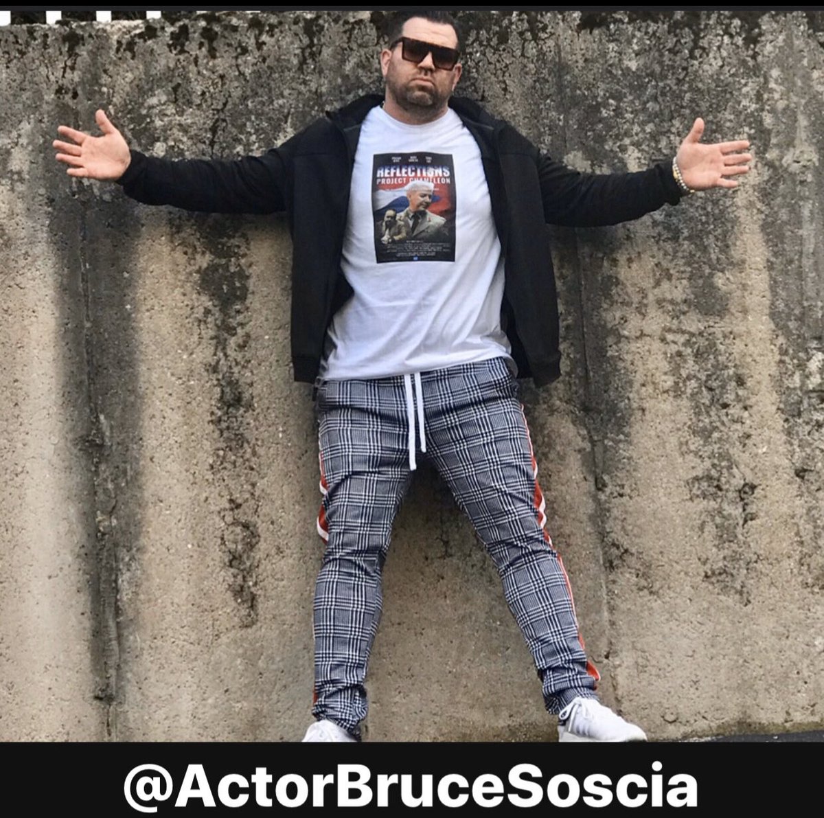 Scorpionkingct's tweet image. The one and only our kick ass Russian mercenary played by the talented Bruce Soscia showing us some shirt love. Check him out on IG 
@actorbrucesoscia on Instagram💥#TEAMREFLECTIONS