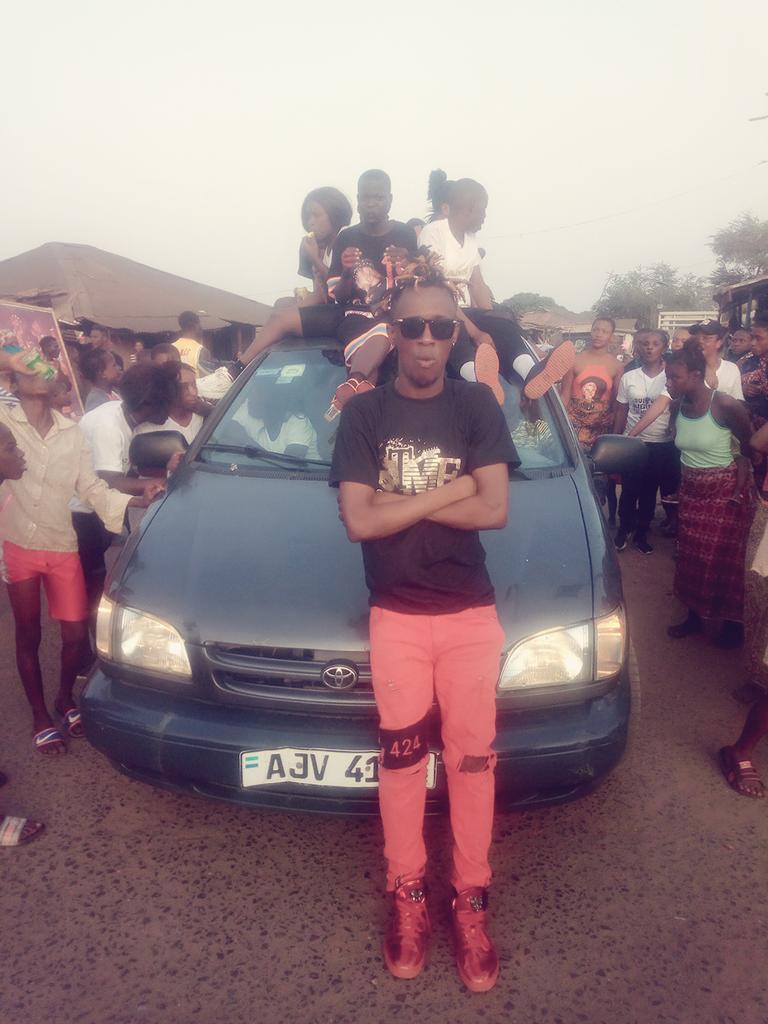 PrinzzyA's tweet image. This is how I take over tombo
SL best singer in this one