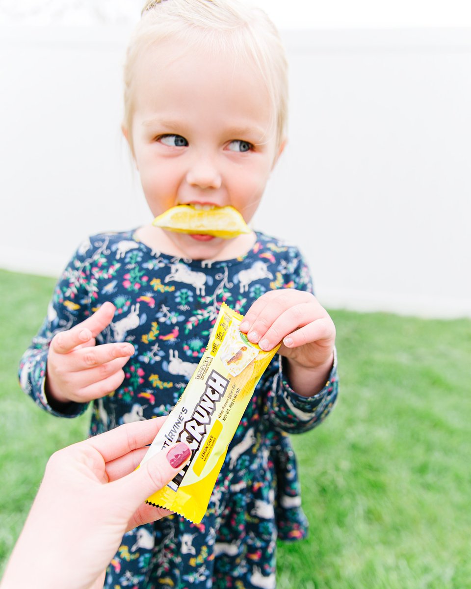 FitCrunchBars's tweet photo. 🍋 Say Squeezeee 😉 #SQUEEZEtheDay
.
.
#fitcrunch #fitfam #lemoncake #lemon #family #inthistogether #athome #fitness #macros #glutenfree #protein #proteinbar #snack #fitforsnacking #lemon #amazon #walmart https://t.co/UEl6jRM1kw