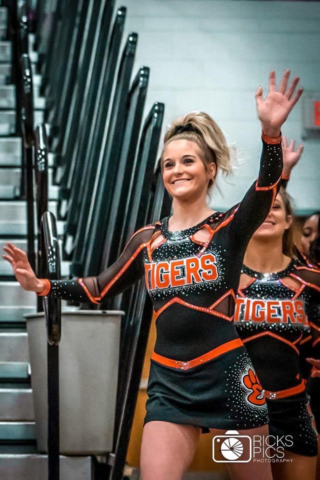 e_cheerleading's tweet photo. Senior Spotlight: Drea Hoedebeck! Your athleticism and always wanting to better than the day before will be missed greatly. We wish you the best of luck at Western Kentucky!#onceatigeralwaysatiger #seniorstrong #tigerstrong https://t.co/QfqLA1tmjE