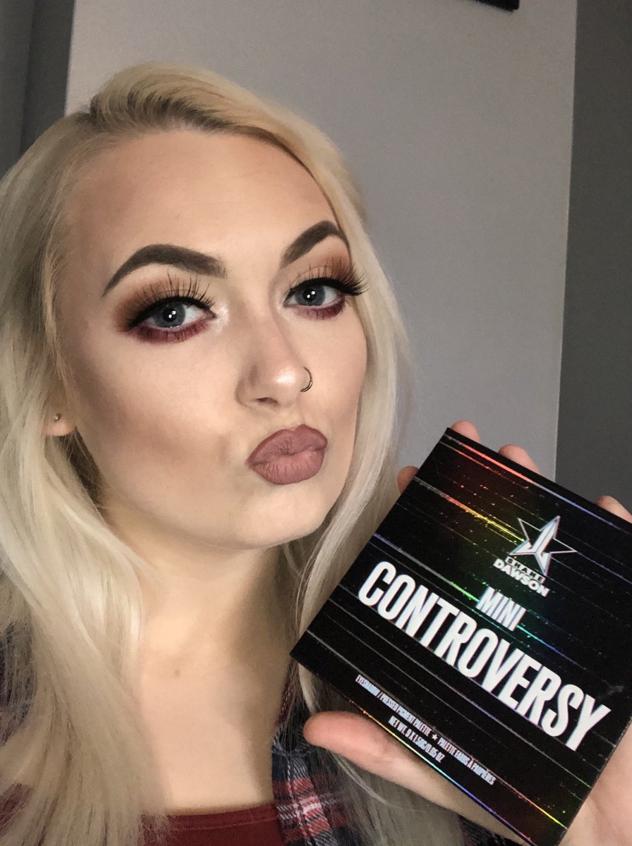 ShaniceMullan's tweet photo. Love this palette 🖤 @JeffreeStar @shanedawson https://t.co/L8dth6TgmR