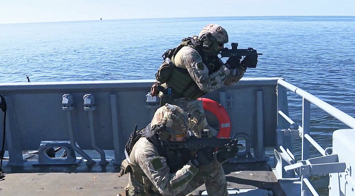 tacticalporn's tweet image. 🇪🇪EOG members during VBSS training.

#SpecialForces #SOF #ESTSOF