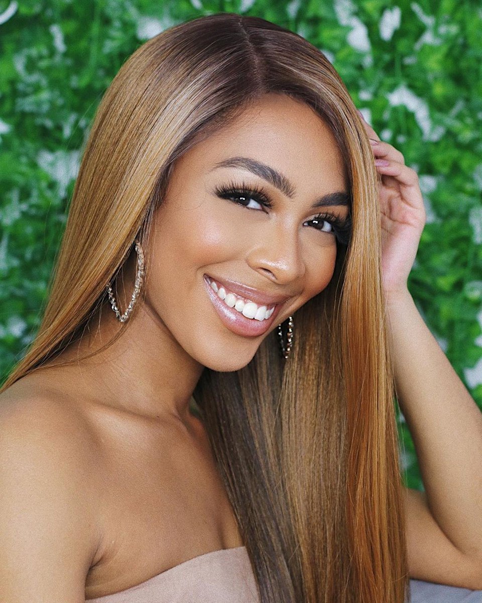 ElevateStyles's tweet photo. Drop "💛" in the comments if you're loving this summer ready look! Watch kerrishatichiana's full review and tutorial on her YouTube channel (Kerrisha Tichiana) // Hair: Lacefront ColorBomb Kourtney in the color DRFF/Amber Blonde⁠ https://t.co/Udg6ZF4m3g