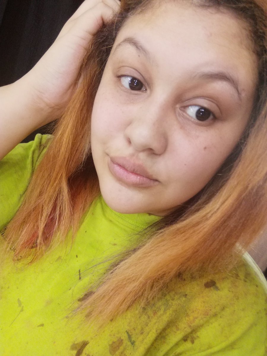 Kitty_Kat_1995's tweet photo. Had to change my hair up again...😅
Please don't judge my crappy bleach job. I'm not a hairdresser and have no idea what I'm doing. 😂🤦♀️
But I'm defs enjoying the new hair colour. 💜👄
#changeisfun #changeneeded #hairlove #haircare #splitdye #purplehair #pinkhair #renew https://t.co/bVm0EOUSAd