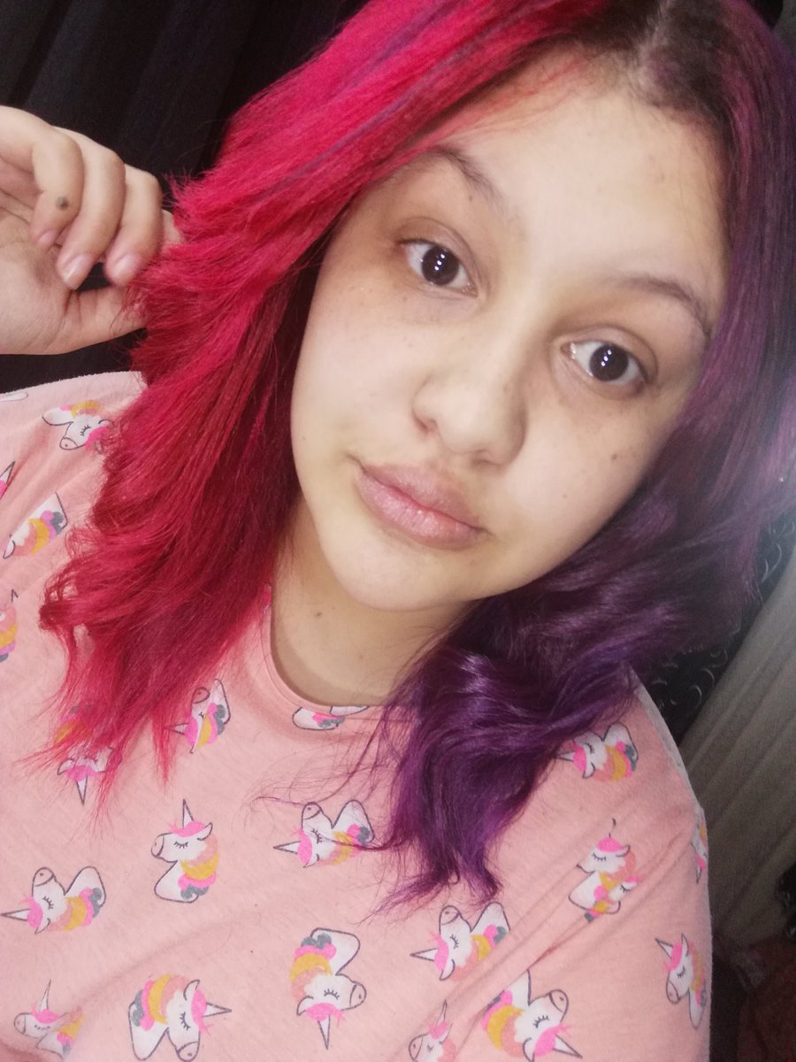Kitty_Kat_1995's tweet photo. Had to change my hair up again...😅
Please don't judge my crappy bleach job. I'm not a hairdresser and have no idea what I'm doing. 😂🤦♀️
But I'm defs enjoying the new hair colour. 💜👄
#changeisfun #changeneeded #hairlove #haircare #splitdye #purplehair #pinkhair #renew https://t.co/bVm0EOUSAd