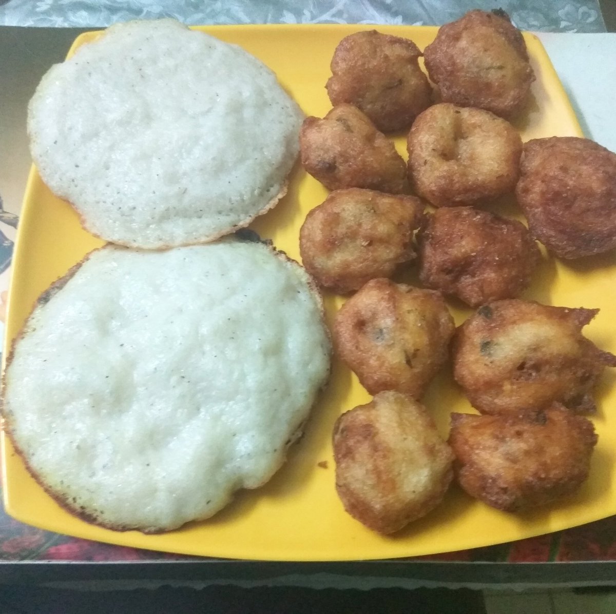 Nivedita_Odisha's tweet photo. Spongy Mahula Chitau Pitha n Bara😄😄
#homemade #mahula #mahua #chitaupitha #biribara #twitter #sambalpurcity #sambalpur #bhubaneswarbuzz #odisha #india https://t.co/EXzXhtW2pU