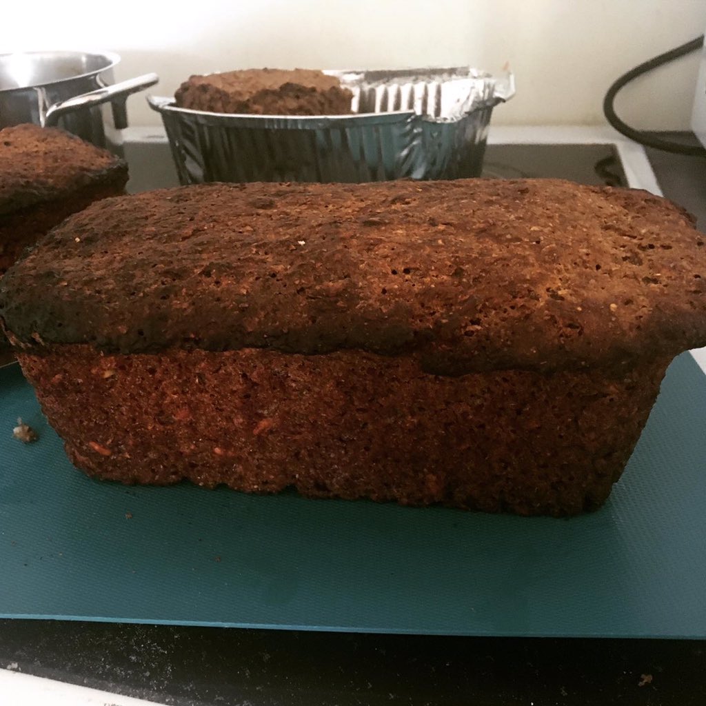 cille19's tweet photo. Når man løber tør for dansk rugbrød , og grænsen ikke ser ud til at blive åbnet foreløbig må man jo selv igang 😀 #COVID19dk #rugbrød #danskerinorge #coronakuller #lockdown2020 https://t.co/munWNyv7da