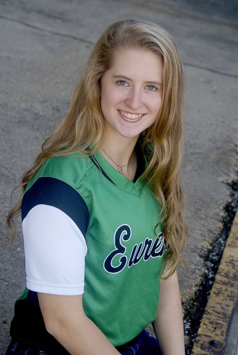 EurekaSoftball's tweet image. Savannah Hack! She can run, hit, field, dance, and in a few years maybe save someone’s life! She is attending Eureka College in Pre-Med with plans of moving on Neuroscience or Pediatrics. Good luck Savannah! We will miss you greatly!
