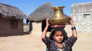 iAsadRahimoon's tweet photo. Villagers spend around 4 to 6 hours on average to fetch four 50 to 60 litres of water from dugwells. However, during the dry period, they collect water throughout the day, including at nights.
#TharNeedsWater
@HinaR_Khar @NazBaloch_ https://t.co/Zsbvr5NmQM