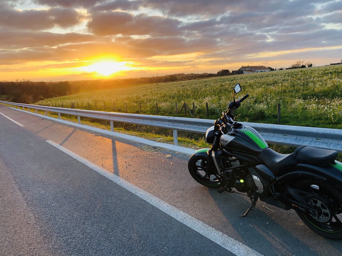 ✨ Ambassadeur #5 :

🌍 Voici @dark_shadow_bikeuse, 24 ans et propriétaire d'une Kawasaki Vulcan 650 S qu'elle enfourche pour se balader et voyager.E lle a choisit de faire confiance au #RoadOne qu'elle qualifie d'utile, d'intéressant mais surtout INDISPENSABLE !