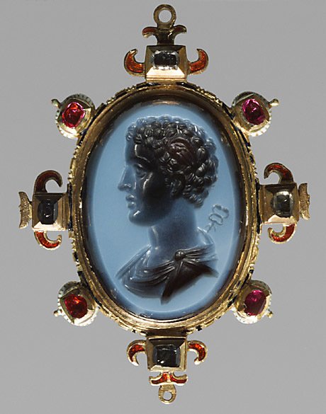 Roman Emperor Marcus Aurelius was born  #OTD 121 AD who ever strived to be a Philosopher King. Cameo profile of a young Marcus Aurelius as Mercury with winged caduceus, made of nicolo agate (layered brown on pale blue) Roman middle 2nd c. AD.