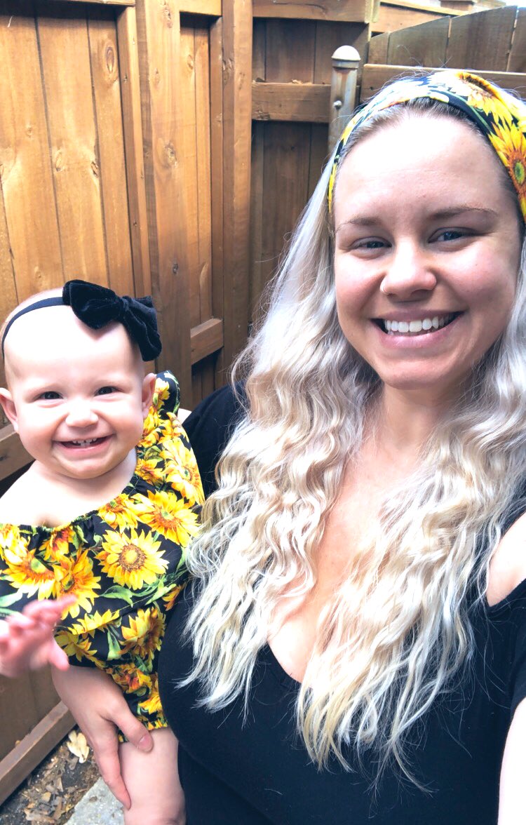 Beezii_Bee's tweet photo. My sunshine girl 🌻💛 https://t.co/R5356BtWh7