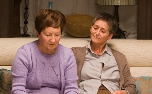 cridacridacrida's tweet photo. 80 egunean - José Mari Goenaga (2010) 
L'Axun és una dona de 70 anys que cuida del ex-marit de la seva filla al hospital, i per sorpresa es troba a la Maite, una amiga de l'adolescència que també està cuidant-hi una persona. Les dues decideixen rependre la seva relació màgica https://t.co/QJRf9dh9D1