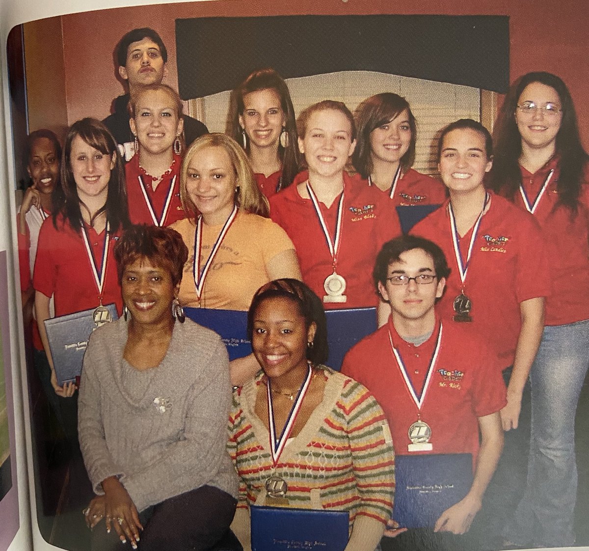 iteachKNISLEY's tweet photo. Flipping through my senior yearbook; I  stumbled across this gem. Mrs. Perry’s DHS/JTCC DE ‘08 Teacher Cadet class! 9 of us have careers in education (early childhood, secondary, college and even administration); all of us were inspired by Mrs. Perry. ❤️ https://t.co/fE3EFqWUQc
