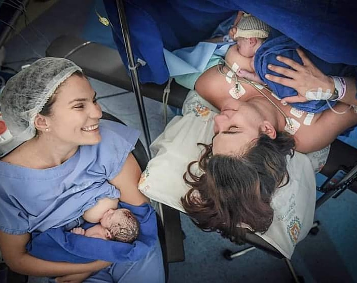 cesahuma's tweet image. #JourneeDeLaVisibiliteLesbienne
On parle souvent du père qui devrait être accepté au bloc, mais n'oublions pas d'aborder la présence de l'autre mère car les couples homoparentaux sont là et ils sont fiers ! 👭🤱🏽
Vu sur @badassmotherbirther
Photo Deborah Ghelman