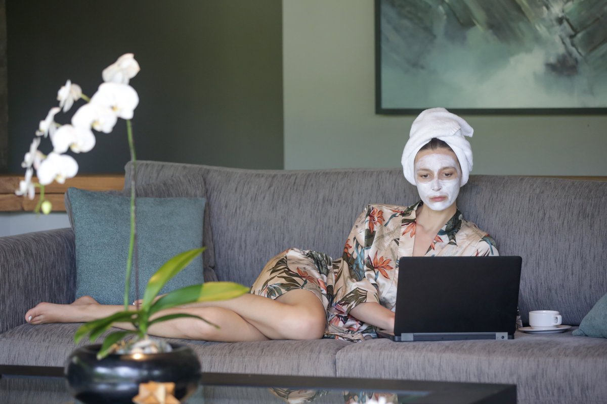 feycosmetics's tweet photo. Il est maintenant temps de faire les choses que vous vouliez faire, mais pour lesquelles vous manquiez toujours de temps, y compris les soins personnels. https://t.co/MLqkHLN9pt Now is the time to do things you've meant to do but always lacked time for, including self-care. https://t.co/54G7Ik50dr