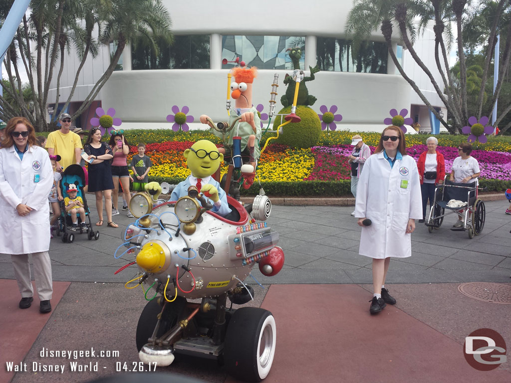 disneygeekcom's tweet photo. 4/26/2017 - My #WDW picture sets from this date include the #Muppets Mobile Lab @ #Epcot & iCan @ #MagicKingdom
https://t.co/zr1acN2tsr
#WaltDisneyWorld
Dr. Bunsen Honeydew & #Beeker https://t.co/1lHsZOnRt8
