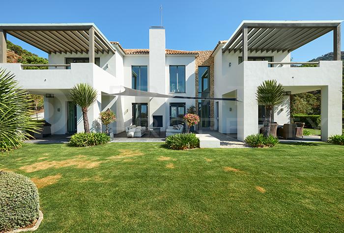 PropMarbella's tweet photo. Contemporary villa for sale in Monte Mayor, #Benahavis

✔️4 Bedrooms
✔️Beautiful Sea &amp; Mountain Views
✔️Surrounded by Nature
✔️South Facing Orientation

Info: https://t.co/wf1HpnvjGC https://t.co/5fHhY4XOHr