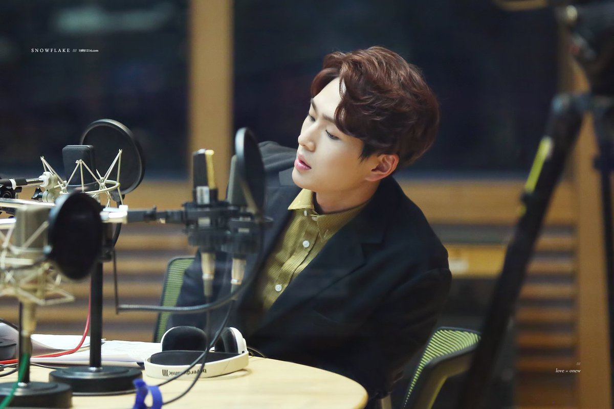 Sharp jaw line bonus with kibum