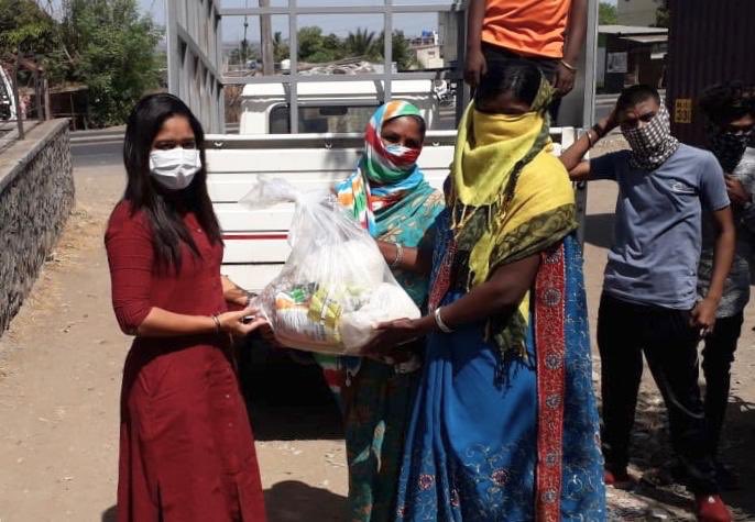 satyajeettambe's tweet photo. This is Priya Pawar, Secretary of Maharashtra Youth Congress. She is continuously in the field to help people in all possible ways. 
Thousands of #CoronaWarriors like Priya from my teams are working selflessly. 
I thank them from the bottom of my heart. #CoronaCrisis https://t.co/tBKyhJGtiw