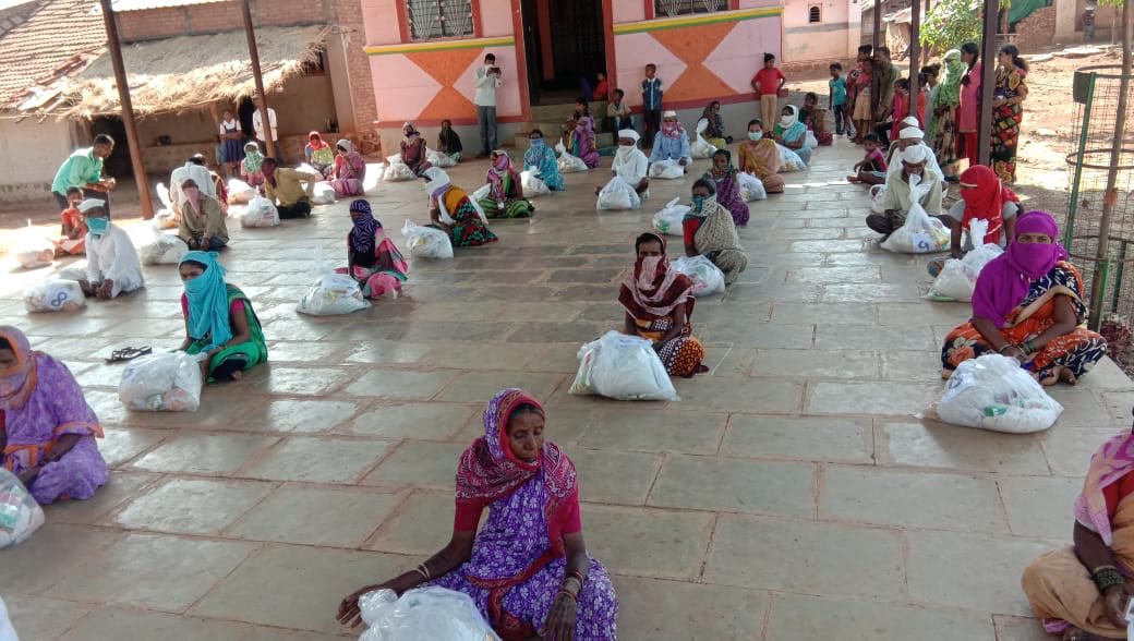 satyajeettambe's tweet photo. This is Priya Pawar, Secretary of Maharashtra Youth Congress. She is continuously in the field to help people in all possible ways. 
Thousands of #CoronaWarriors like Priya from my teams are working selflessly. 
I thank them from the bottom of my heart. #CoronaCrisis https://t.co/tBKyhJGtiw