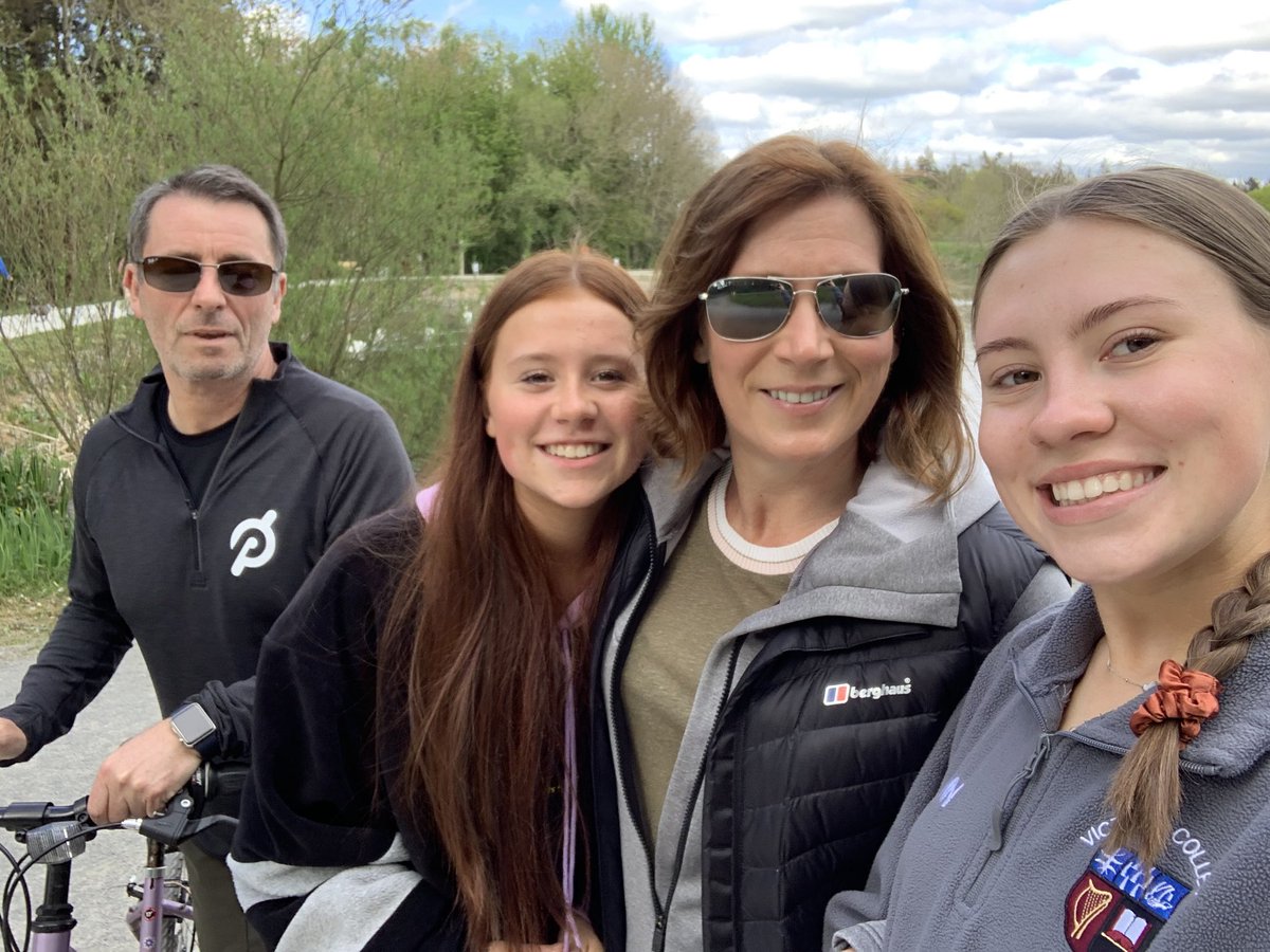 AndrewNeill10's tweet photo. Challenge 4 today #2point6challenge #BriggsEquipment #BriggsEquipmentIreland #RaysofSunshine 2.6mile family Sunday afternoon walk/cycle (Hannah) around #Hillsborough Country Park👍🏽 https://t.co/6x9RgKsFMU