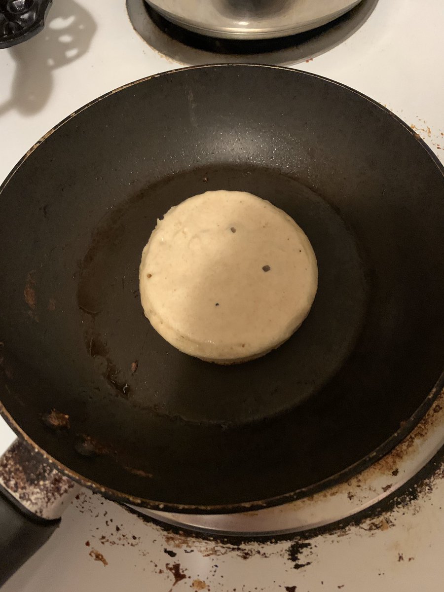 I used a ring mold for this pancake and it is so round!!!