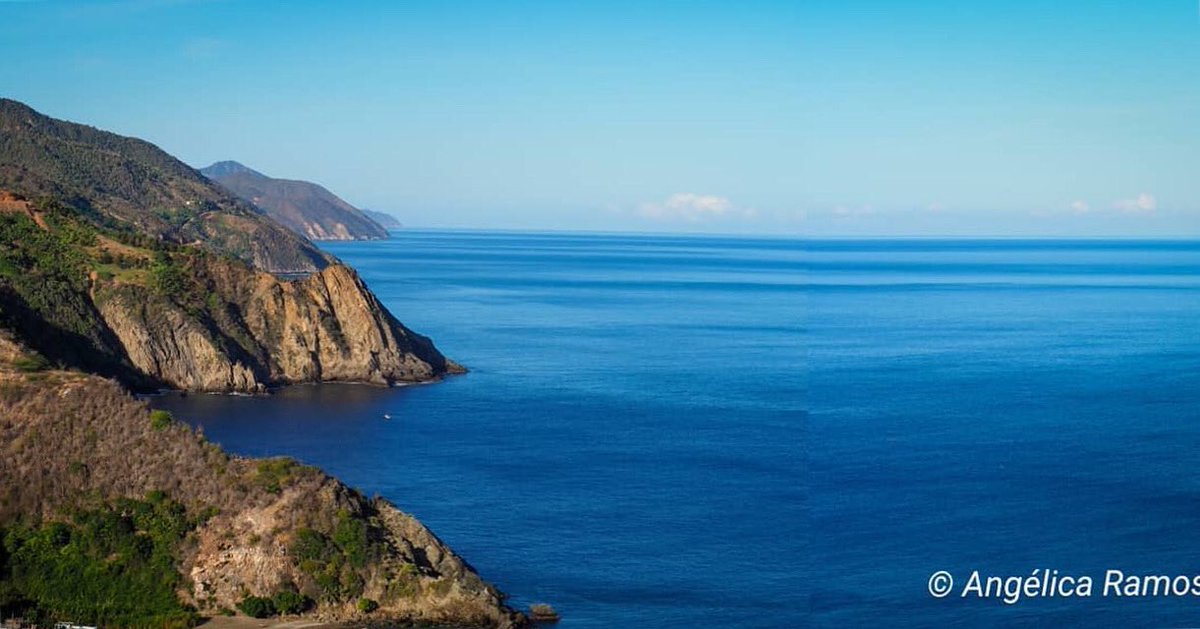 LitoralCentral's tweet photo. Así de bella es nuestra costa oeste del #LitoralCentral. De este lado queda el Club Oricao, Chichiriviche de la Costa y Puerto Cruz. Es la parte más noroeste del estado que colinda con el estado Aragua. Como dato final les cuento que así luce con cuarentena o sin cuarentena. https://t.co/DaZB8Iyw7R