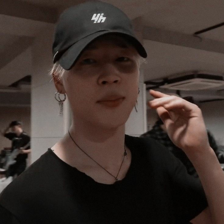 Things that make me happy.Jimin in a snapback.A boyfriend thread. @BTS_twt