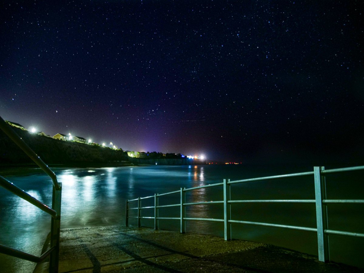 ‘We are all in the gutter, but some of us are looking at the stars.’ -Oscar Wilde 💫 .
Stone Bay - Broadstairs 💙
.
.
.
#broadstairs #broadstairsapartments #thanet #communitylove #hope #seaside🌊 #visitbroadstairs #visitthanet #visitkent #oscarwilde #luxuryaccomodation #visituk