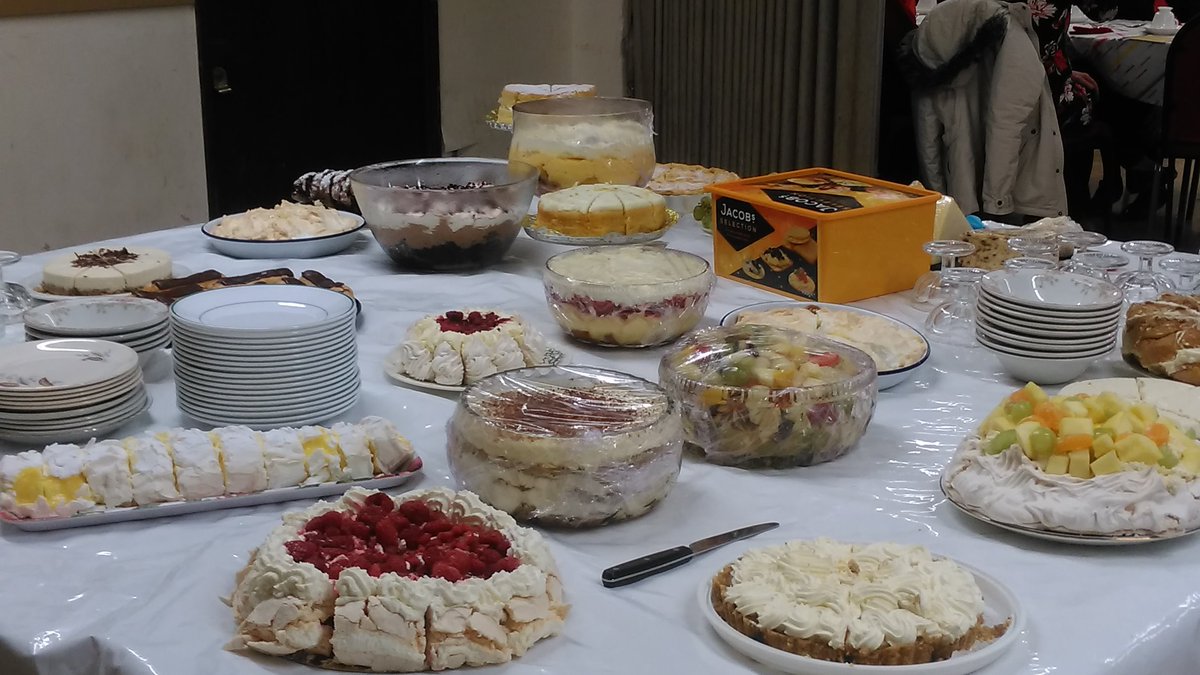 Wyres67's tweet photo. @Liam_Ball92 #Day10 of #12DaysOfColour is #white.
Lots of white coloured sweet treats at a #party. https://t.co/hYZdEwwDzy