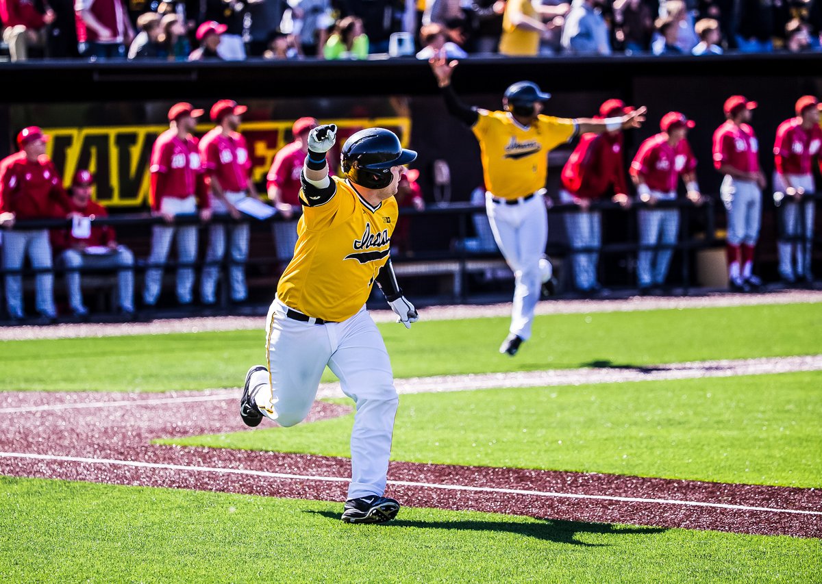 UIBaseball's tweet image. 𝐎𝐓𝐃 in 2015 | @JimmyFrankos16 walked off No. 25 Nebraska in the bottom of the 10th, giving No. 17 Iowa a 3-2 win.

Later in the day, the #Hawkeyes would complete the doubleheader and series sweep over the Huskers, improving to 30-11 overall and 13-2 in B1G play.
