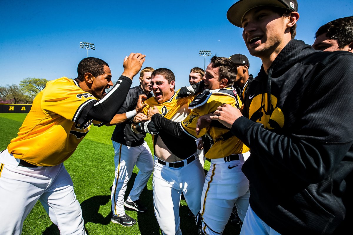UIBaseball's tweet image. 𝐎𝐓𝐃 in 2015 | @JimmyFrankos16 walked off No. 25 Nebraska in the bottom of the 10th, giving No. 17 Iowa a 3-2 win.

Later in the day, the #Hawkeyes would complete the doubleheader and series sweep over the Huskers, improving to 30-11 overall and 13-2 in B1G play.