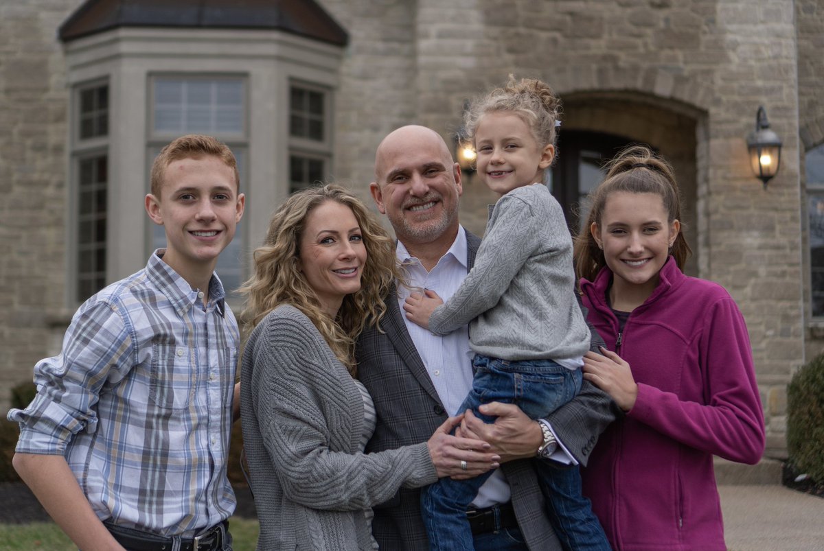 Vote_Baldwin's tweet photo. A quick thank you to all those who have shown us kindness and support throughout our campaign so far!

Calls. Emails. Yard Signs. Social Shares. Our family is so humbled by your generosity and support. 

Haven't joined our team yet? Sign up here >> https://t.co/8WliyP20P7 https://t.co/QxjJelUBdt