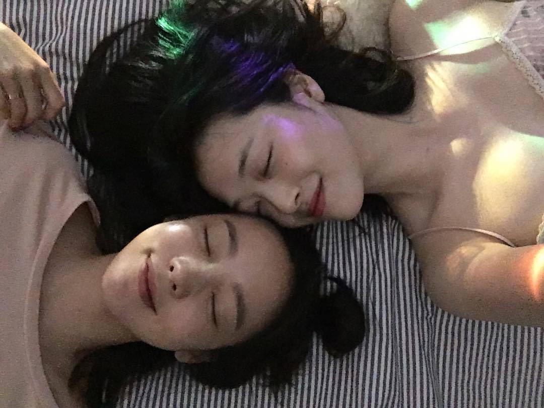 A thread of Hara with Sulli because they make me happy :