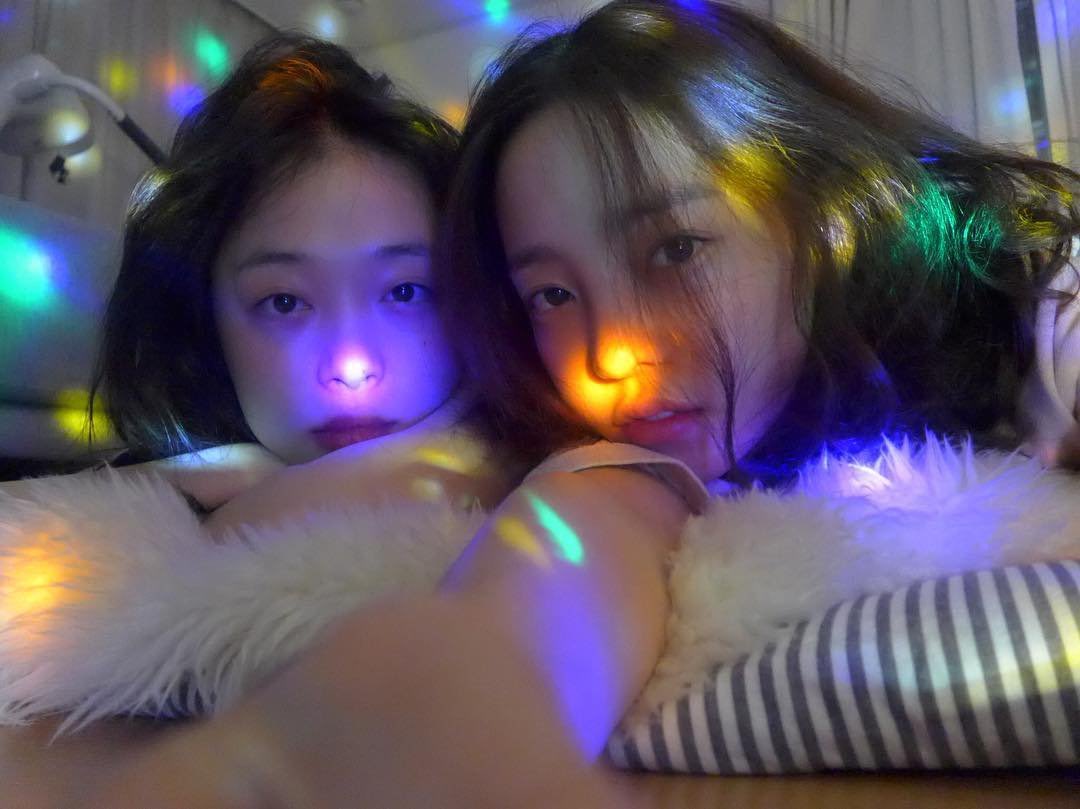 A thread of Hara with Sulli because they make me happy :