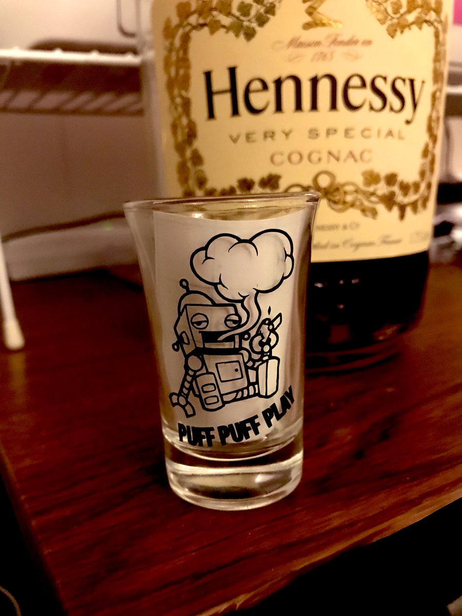 puffpuffplay420's tweet photo. Wifey made me a shot glass with my logo lets gooooo ๐จ๐จ๐ฎ Thinking about making a few more for a give away in stream ๐ค what yall think?
#PuffSquad https://t.co/E6XyEPK5PR