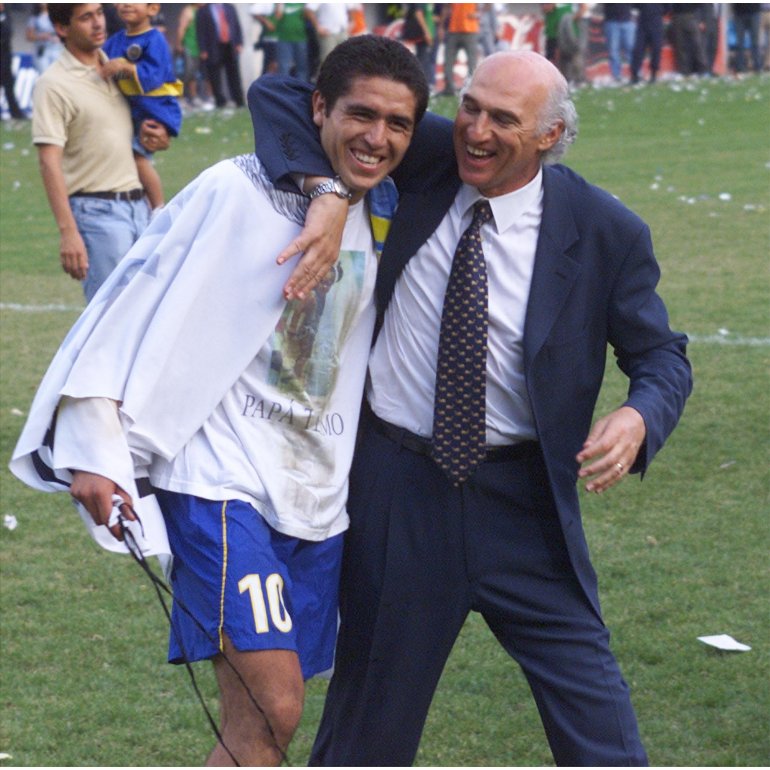 sebavdr's tweet photo. Carlos Bianchi no daba entrevistas, pero, ante el récord de partidos de Riquelme en la Bombonera, igual hicimos un tiro. Dos días después, mientras miraba Champions, soltó esta perfecta clase de fútbol en sólo un párrafo.

En el día de su cumple, salud al gran Virrey. https://t.co/zOos9f95mp