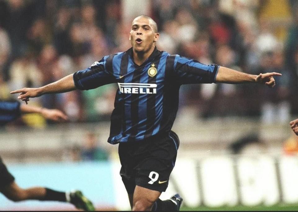 FootballFactly's tweet photo. 🇧🇷 Between 1994 and 1999, Ronaldo scored 115 goals in 134 games before his first knee injury.

That was between age 17 and 22, doing it in both La Liga &amp; Serie A. He was facing Paolo Maldini, Desailly, Costacurta, Desailly, Cannavaro, Thuram, Buffon. 👏🏻 https://t.co/d2EbFrFGlt