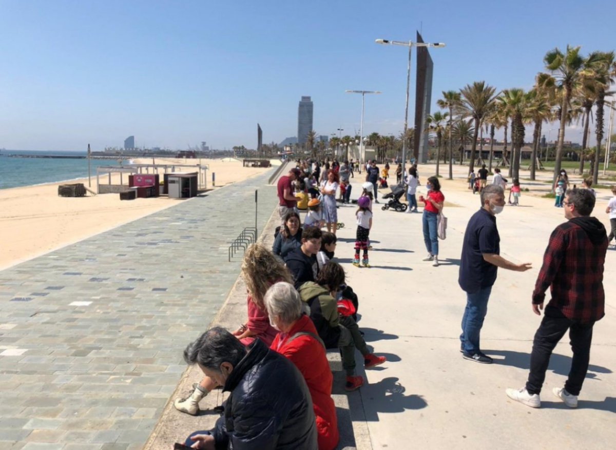 Mañana lunes miles de negocios seguirán con sus persianas cerradas y miles de autónomos irán a trabajar para dar servicios mínimo aún perdiendo dinero.
Por favor para que esto pase eviten ser #irresponsables.
Solo juntos saldremos de esta.
#RescateAutónomos #Autónomos #26Abril