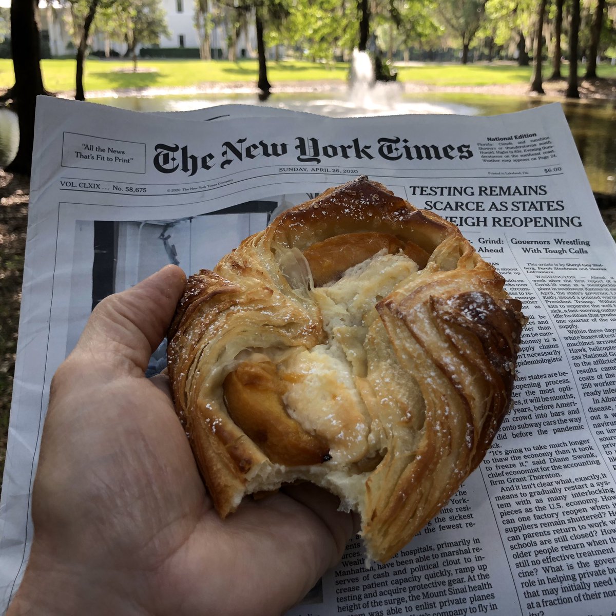 FreemanUFphoto's tweet image. Supporting quality journalism one bite at a time. @nytimes @nytimesphoto @UFJSchool #uppercrust #sundayfunday