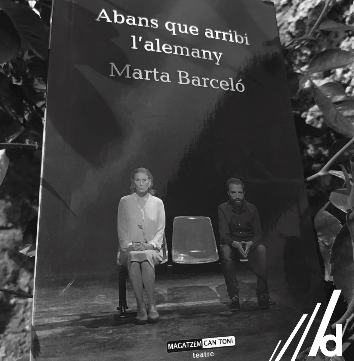 ADIBdrama's tweet photo. #AbansQueArribilAlemany és el text de Marta Barceló Femenías amb e el que va guanyar el #TorneigdeDramatúrgiaBalear. 📚La peça va ser editada per #DocumentBalear per la col·lecció Magatzem Can Toni. https://t.co/BbrloUkRYq