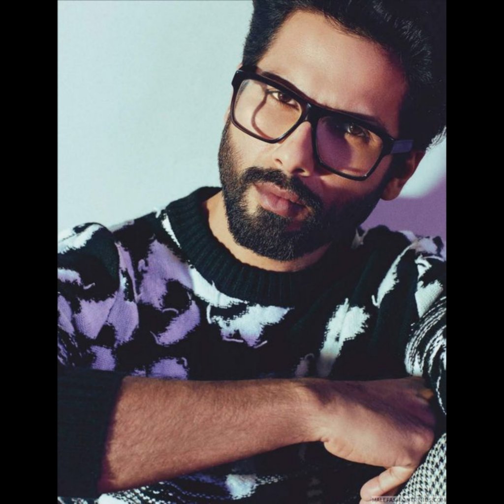 SiddhiVyas6's tweet photo. What defines you as a person is not the life you were born in to, but what you made of it - Shahid Kapoor 💕
Created by - @SiddhiVyas6
#childhoodcrushtillnow 😍
#alltimefavorite
#shahidkapoor #fanart #bollywoodactor #stylish #mywork #wpapdesign #graphicdesign #siddhivyas https://t.co/osNgj5jN3P