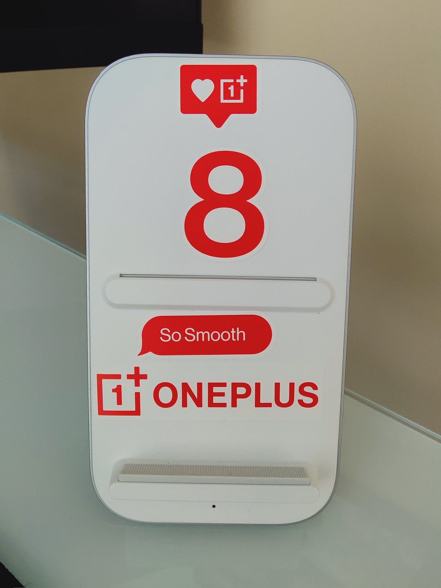 kartheek4u's tweet photo. #OnePlus8Pro #neversettle #OnePlus8Series #OnePlus8SeriesExperience @OnePlus_USA Using the awesome stickers for even more awesome Wireless Warp Charger. https://t.co/HZ5MDU5mxC
