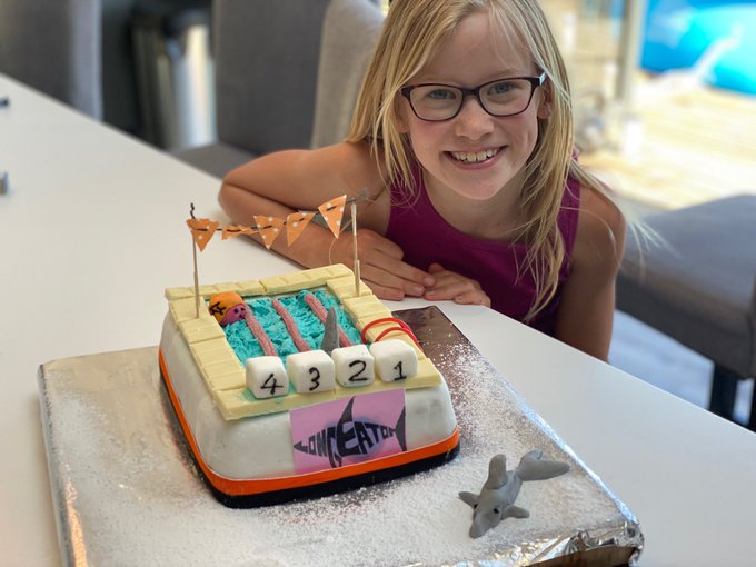 SpenGee's tweet image. @LESCNews your final cakes Top left vote cake 1, top right vote cake 2, bottom left vote cake 3, bottom right vote cake 4. The best cake to go up against Swad's Best Cake