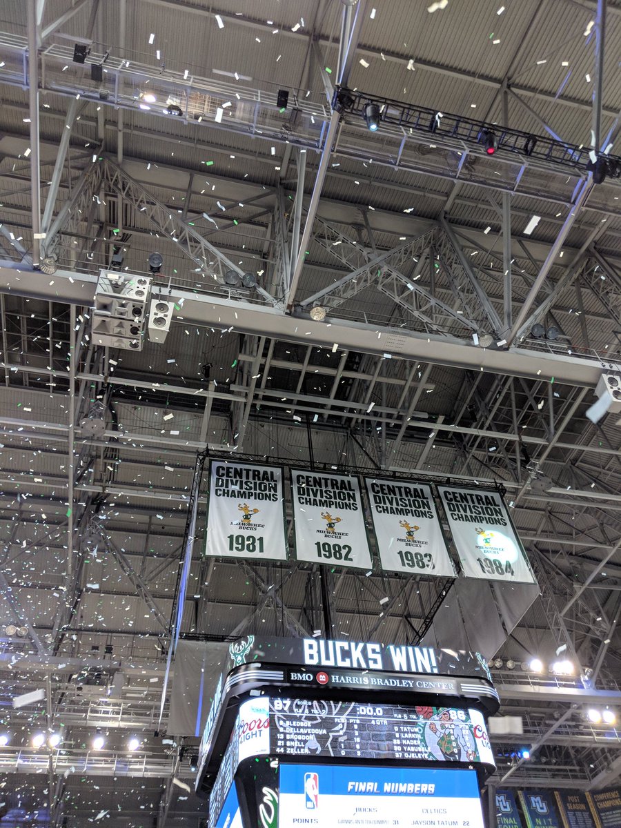 tdavismustache's tweet photo. 2 years ago today: The last game at the Bradley Center. @WinksThinks https://t.co/vWgN5CKs9d