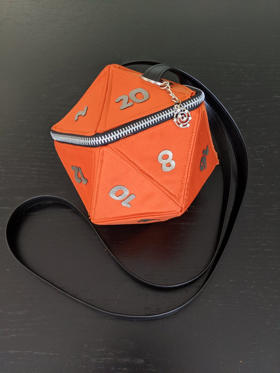 RangersStitch's tweet photo. 🎃Pumpkin purse!🎃
#d20 #dnd #d20purse #dice #dicepurse #dungeonsanddragons #rpg #dndaccessory #rpgaccessory #dicebag https://t.co/FdsNP6kmNW